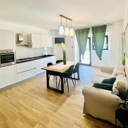 La Casina Di Mara & Ilaria Daire *